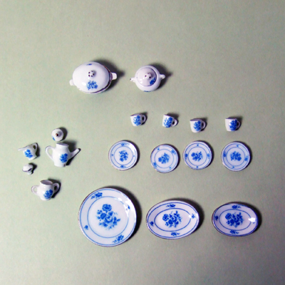 HN 07026 Tea party set for 4 with blue flower pattern - Click Image to Close
